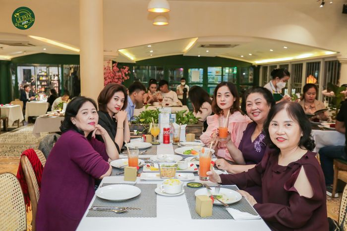 Không gian lãng mạn kiểu Pháp tại La Paix Bistro