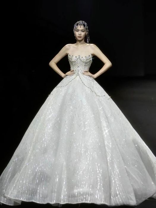 Khoảnh khắc tỏa sáng cùng Hacchic Couture