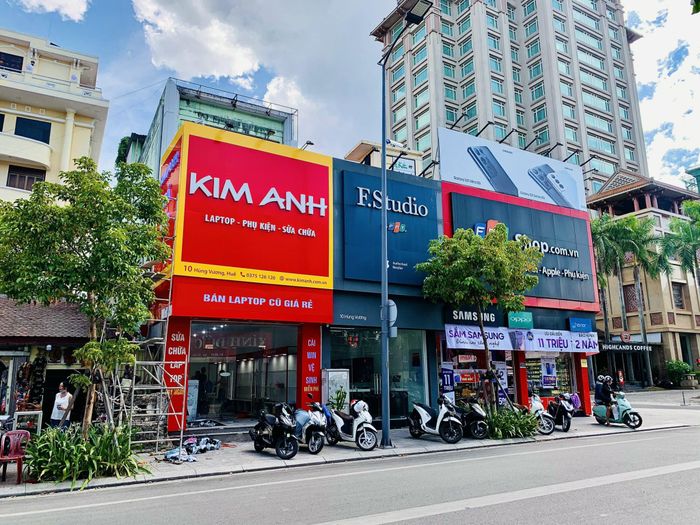 Không gian hiện đại của Kim Anh Computer tại 10 Hùng Vương - Ảnh 1