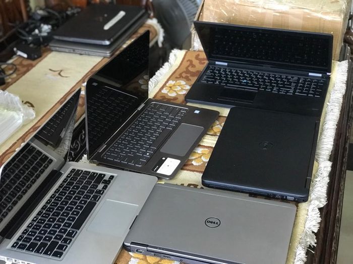 Không gian trưng bày laptop nhập khẩu tại Quang Phúc Laptop - Ảnh 1