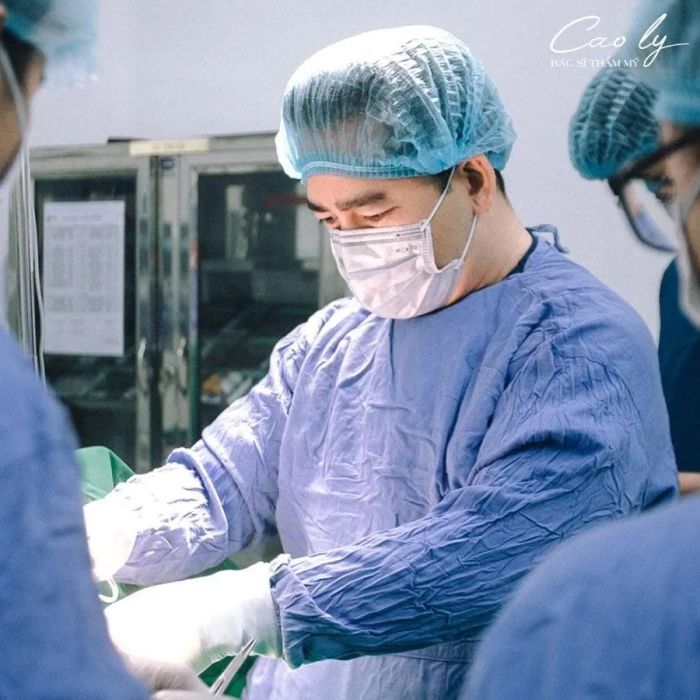 Hình ảnh Dr. Cao Ly - Bác sĩ thẩm mỹ tạo hình vòng 1 chuyên nghiệp