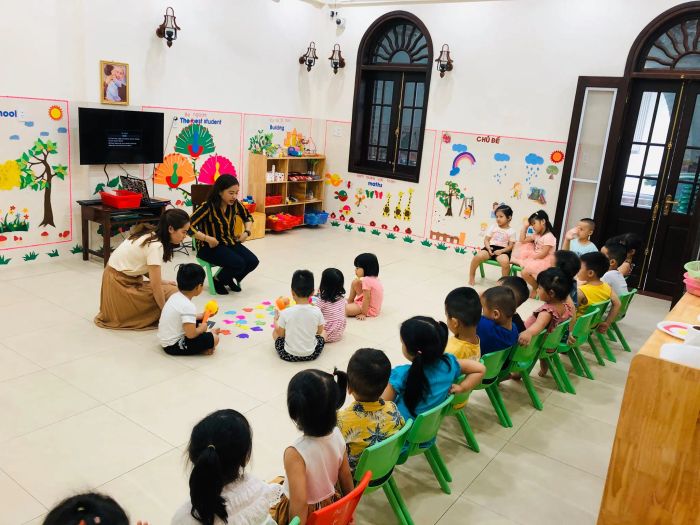 Sân chơi ngoài trời đầy màu sắc của Trường Mầm Non Phượng Hoàng
