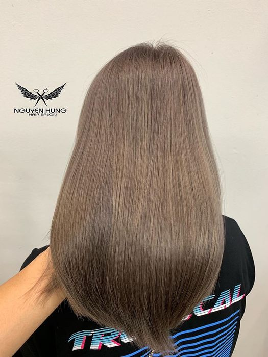 Hình ảnh thực tế về không gian sang trọng tại Nguyễn Hưng Hair Salon