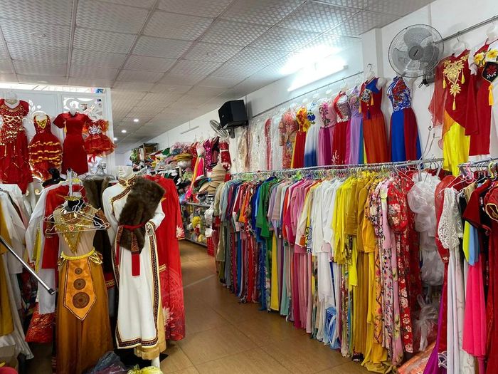Hình ảnh bộ sưu tập trang phục đặc sắc tại Sắc Màu BMT