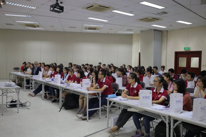 Giờ học tương tác cùng giảng viên bản xứ tại VJCC
