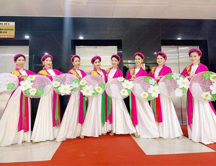 Những thiết kế độc đáo trong bộ sưu tập của Hùng Lý - Ảnh 3