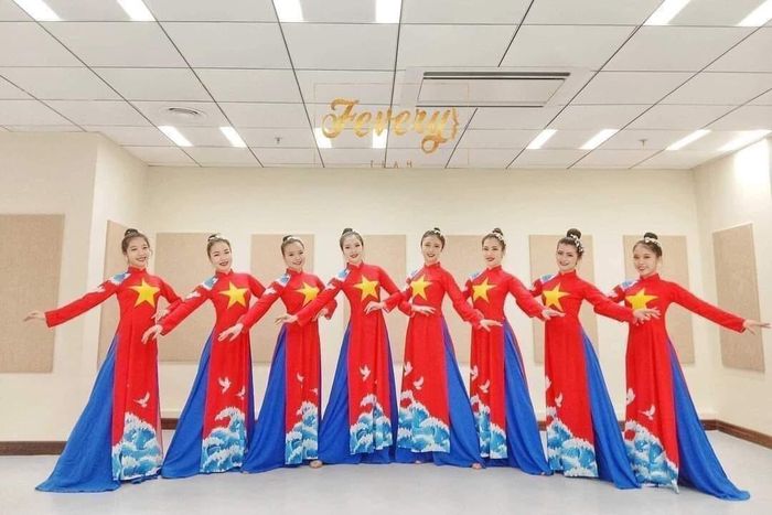 Hình ảnh bộ sưu tập trang phục ấn tượng tại Hùng Lý