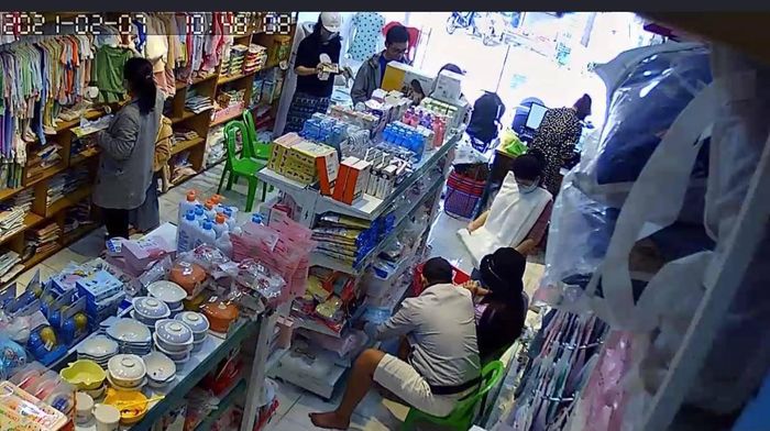 Góc trưng bày sản phẩm đa dạng tại Mommy & Baby Shop