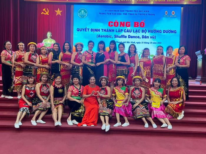 Bộ sưu tập trang phục biểu diễn ấn tượng tại Hùng Lý - Ảnh 2