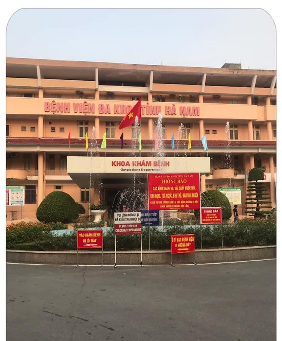 Hình ảnh khuôn viên xanh mát của Bệnh viện Đa khoa tỉnh Hà Nam