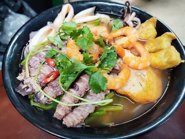 Hình ảnh tô bún hải sản thơm ngon tại No1