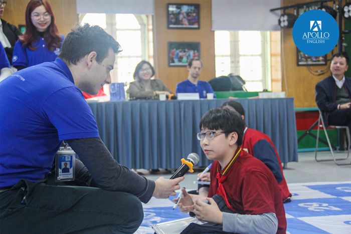 Với cơ sở hạ tầng hiện đại và đội ngũ giảng viên bản ngữ giàu kinh nghiệm, Apollo English mang đến một môi trường học tập thoải mái và hiệu quả. Học viên sẽ được trang bị nền tảng vững chắc để tự tin sử dụng tiếng Anh trong mọi tình huống giao tiếp.
