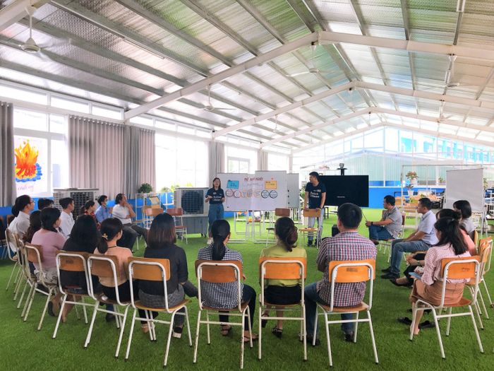British Council luôn là một biểu tượng toàn cầu trong lĩnh vực giáo dục và phát triển ngôn ngữ. Tại Việt Nam, trung tâm này đã ghi dấu ấn từ những năm 1993, là địa chỉ tin cậy của những ai muốn học tiếng Anh chuẩn quốc tế với đội ngũ giáo viên bản ngữ dày dặn kinh nghiệm.