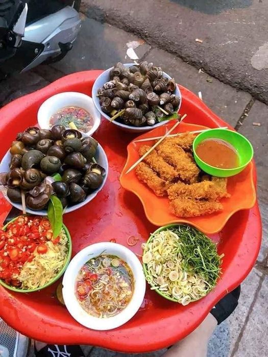 Khoảnh khắc ấm áp giữa lòng phố cổ tại Ốc Nóng Hà Trang
