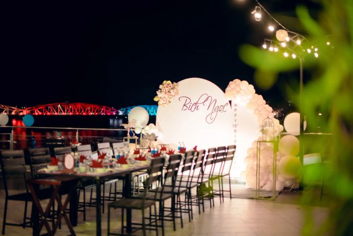 Không gian sang trọng với view sông Hương tuyệt đẹp