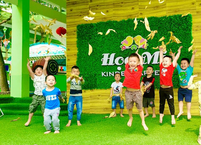 Khuôn viên xanh mát và cơ sở vật chất hiện đại tại Trường Mầm non Họa Mi