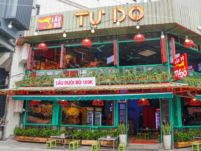 Lẩu Bò Tự Do - Nồi lẩu bò bốc khói thơm lừng giữa lòng Hà Nội