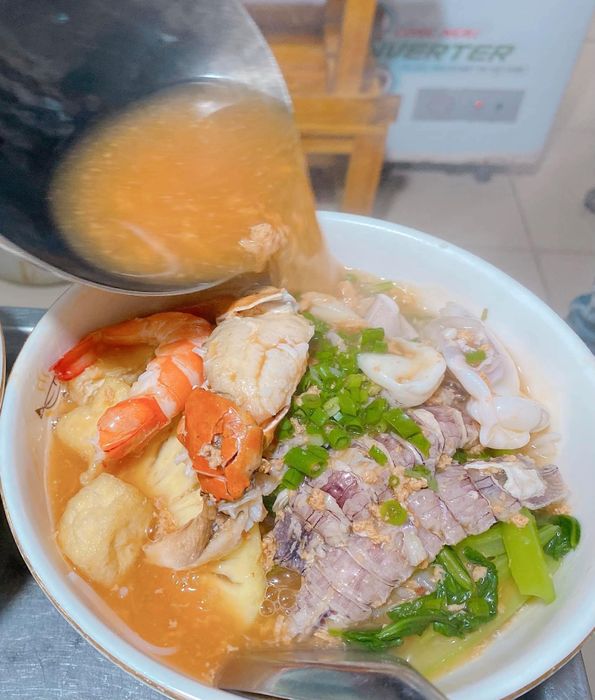 Hình ảnh không gian ấm cúng tại quán Lân