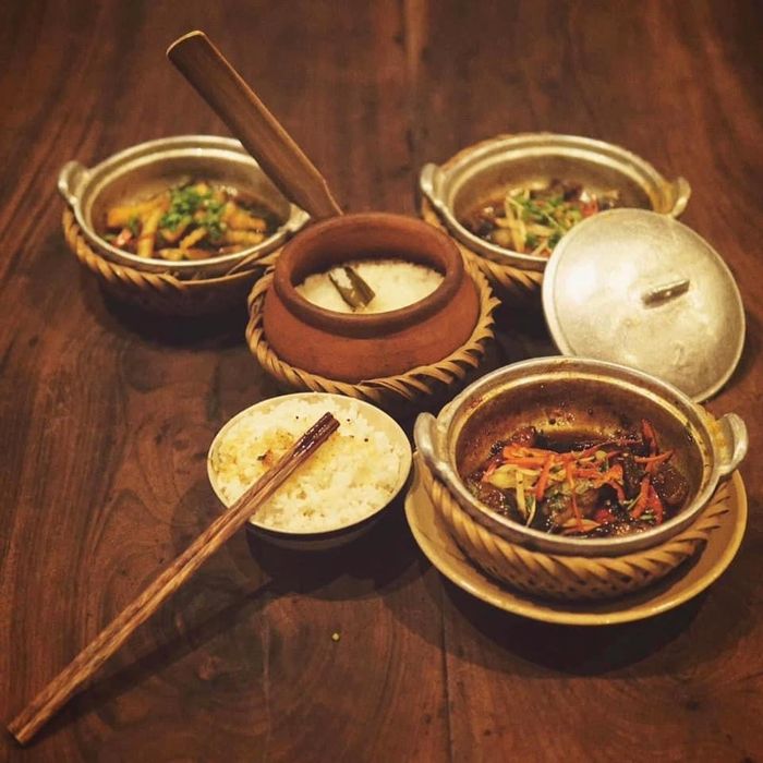 Mâm cơm niêu đậm chất Huế tại Cơm niêu Chạn
