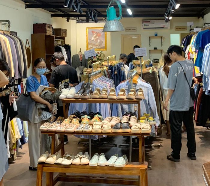Bộ sưu tập đa dạng tại Tuyệt Cú Mèo - Second Hand