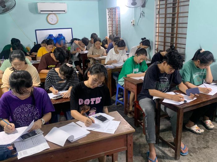 Hình ảnh lớp Toán cô Linh Huyền - không gian học tập truyền cảm hứng