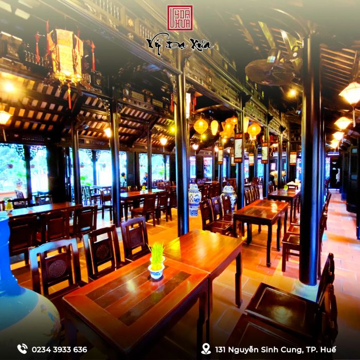 Không gian ấm cúng tại Nhà hàng Vỹ Dạ Xưa