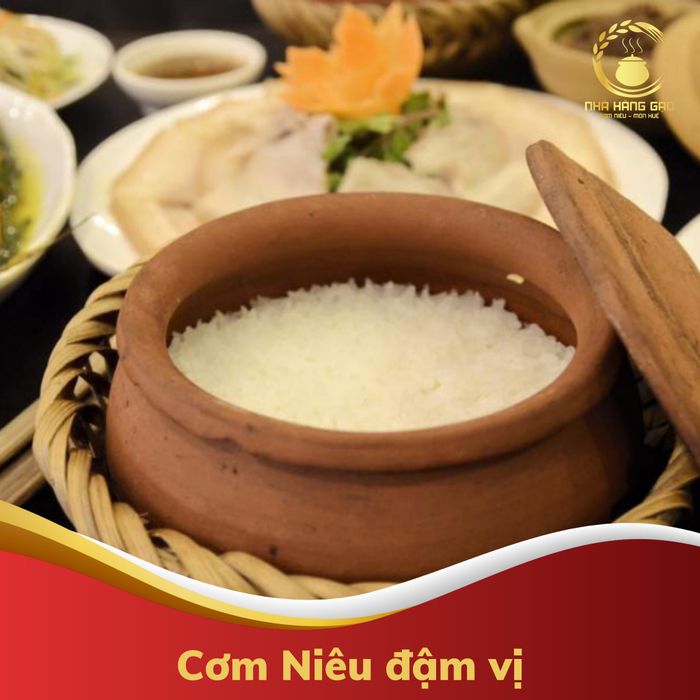 Mâm cơm niêu đặc trưng với hương vị truyền thống tại Nhà hàng Gạo