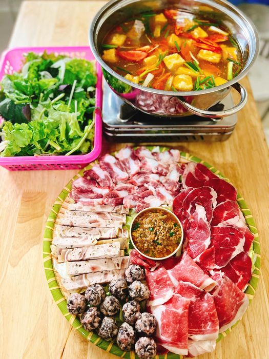 Lẩu Loòng - Không gian ấm cúng bên nồi lẩu đậm đà hương vị