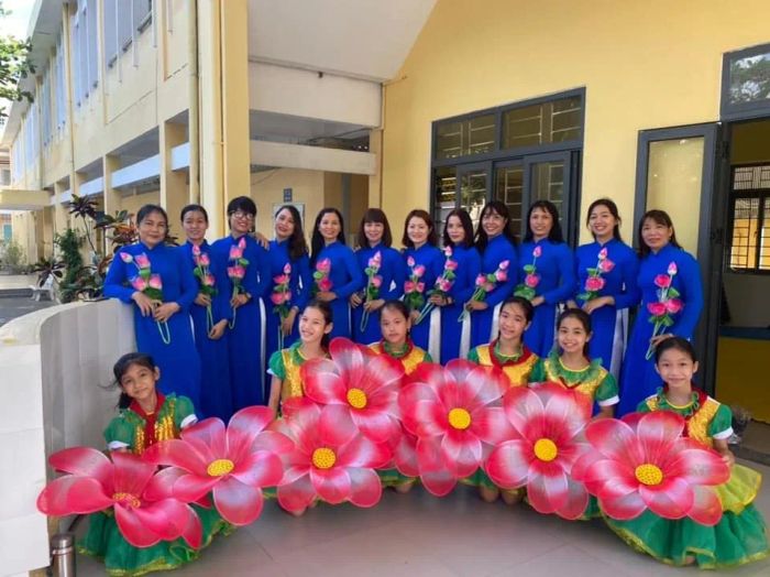 Trang phục biểu diễn Sutygôn - Hình ảnh 1