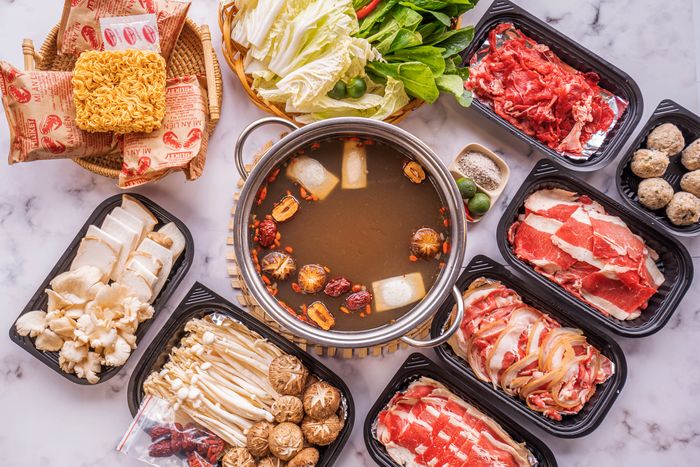 Bò Tơ Quán Mộc - Không gian ấm cúng với nồi lẩu bốc khói nghi ngút
