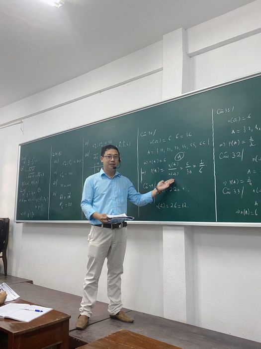 Hình ảnh lớp học thầy Trần Đình Cư - không gian học tập đầy cảm hứng