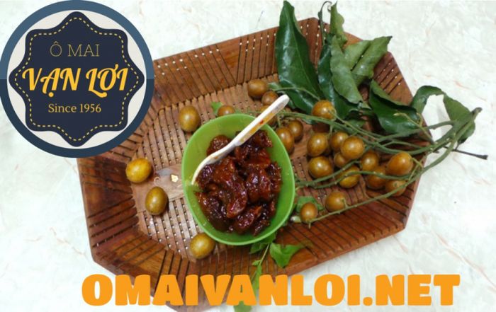 Bộ sưu tập ô mai đa dạng tại tiệm Vạn Lợi