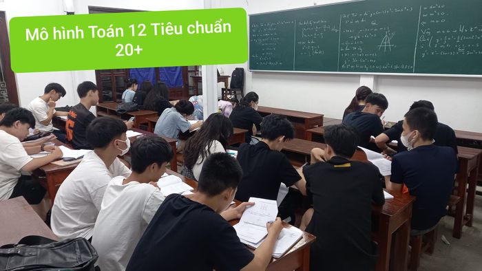 Hình ảnh lớp học thầy Trần Đình Cư - không gian học tập lý tưởng