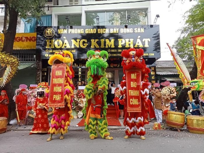 Hình ảnh sinh động từ màn trình diễn chuyên nghiệp của Đoàn Lân Sư Rồng Thái Nghi Đường