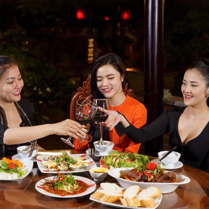 Không gian tiệc sang trọng tại Nhà Hàng Phương Mai
