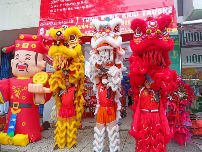 Hình ảnh ấn tượng từ màn trình diễn hoành tráng của Đoàn Nghệ Thuật Lân Sư Rồng Bạch Ngọc Đường