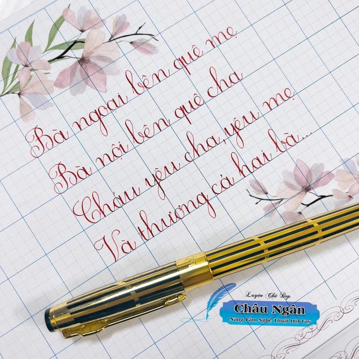 Học viên đang say sưa luyện từng nét chữ tại Châu Ngân