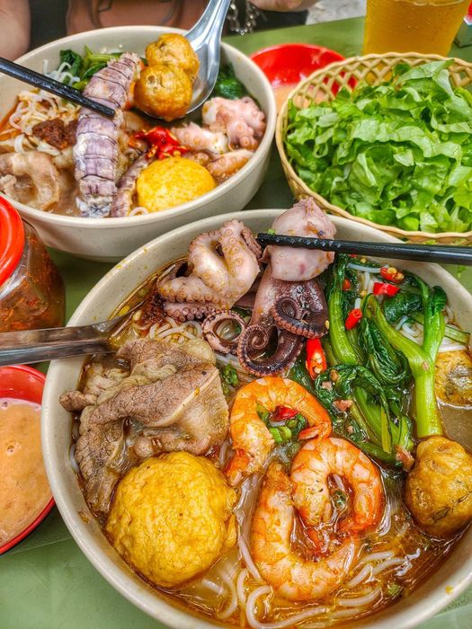 Hình ảnh không gian ấm cúng tại Lẩu Yumi