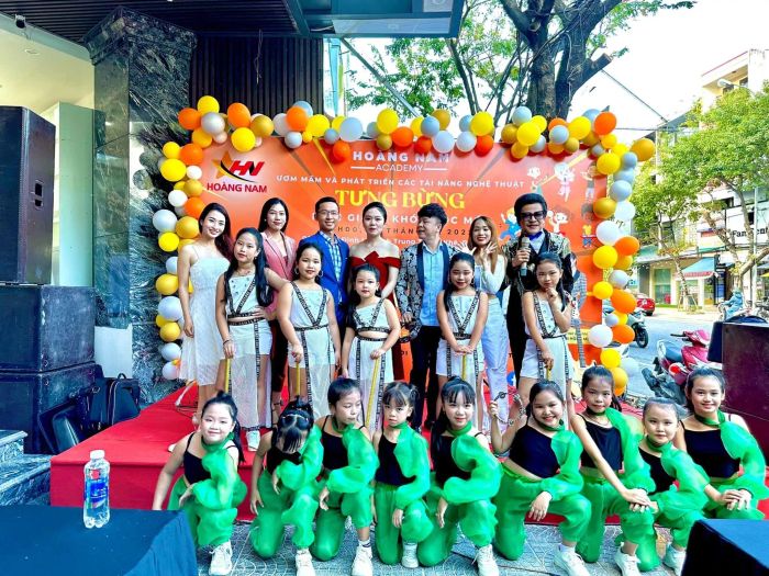 Trang phục Khánh Quỳnh - Hình ảnh 1