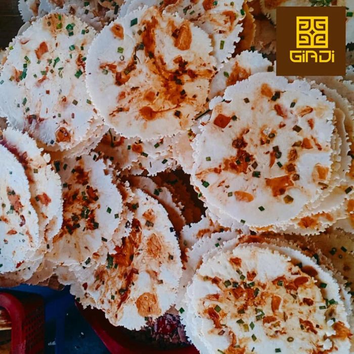 Bánh ép vàng ruộm đầy hấp dẫn tại Gia Di
