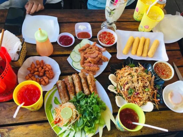 Không gian ấm cúng tại Khang - Thế giới ăn vặt