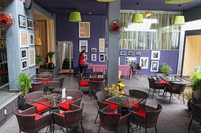 LightBox Cafe & Studio nằm trong danh sách Top 10 quán cà phê đẹp nhất quận Phú Nhuận, TP. Hồ Chí Minh.