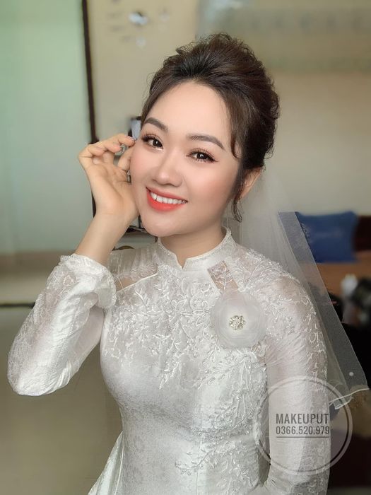 Khoảnh khắc rạng ngời của cô dâu Makeup Út