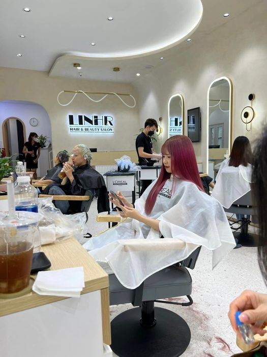 Hình ảnh ấn tượng tại LinhR Hair & Beauty Salon