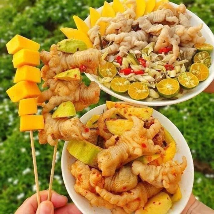 Không gian ấm cúng tại Tiệm Ăn Vặt 1999