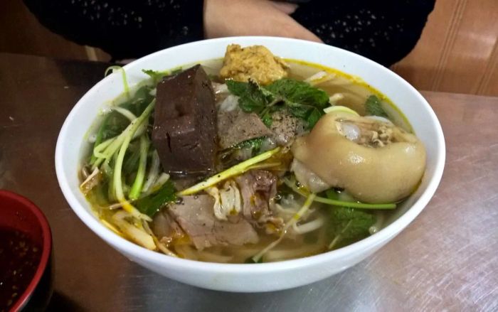 Hình ảnh không gian ấm cúng tại quán Dũng Cố
