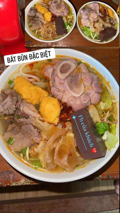 Hình ảnh không gian ấm cúng tại quán Bún Bò Huế Huyền Anh