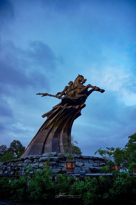 Hình ảnh tượng đài Thánh Gióng