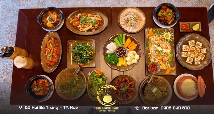 Nhà Hàng Gạo - Tiểu cảnh non bộ thanh bình
