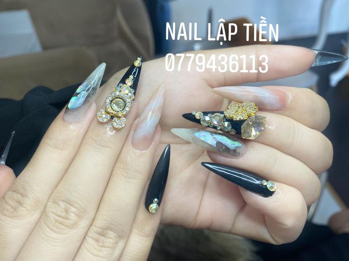 Kiệt tác nail đính đá lấp lánh tại Nail Lập Tiền